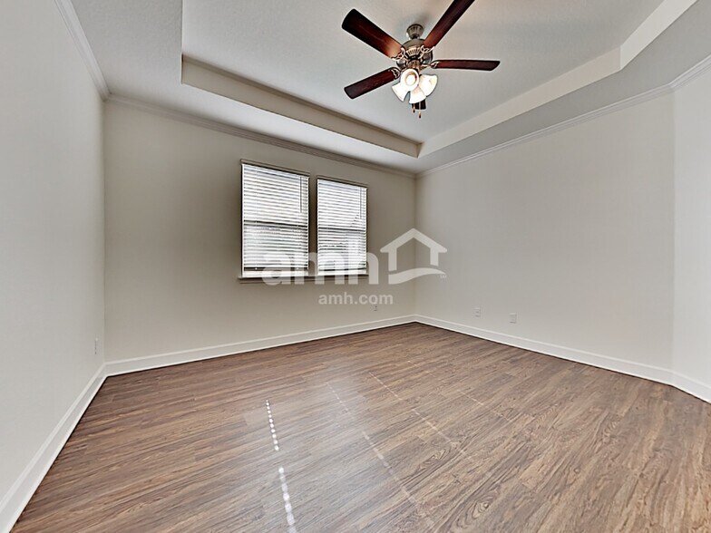 Building Photo - 5843 Hampton Creek Rd