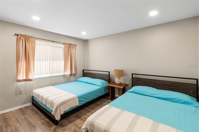 Building Photo - 1579 Greenlea Dr