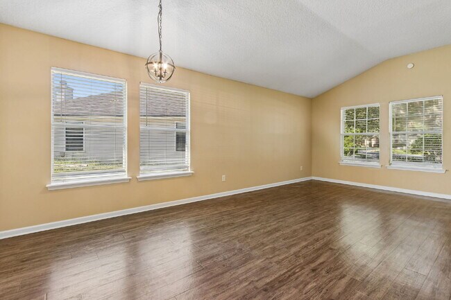Building Photo - Single-Story OakLeaf Plantation Home Near Shopping, Schools and Recreation