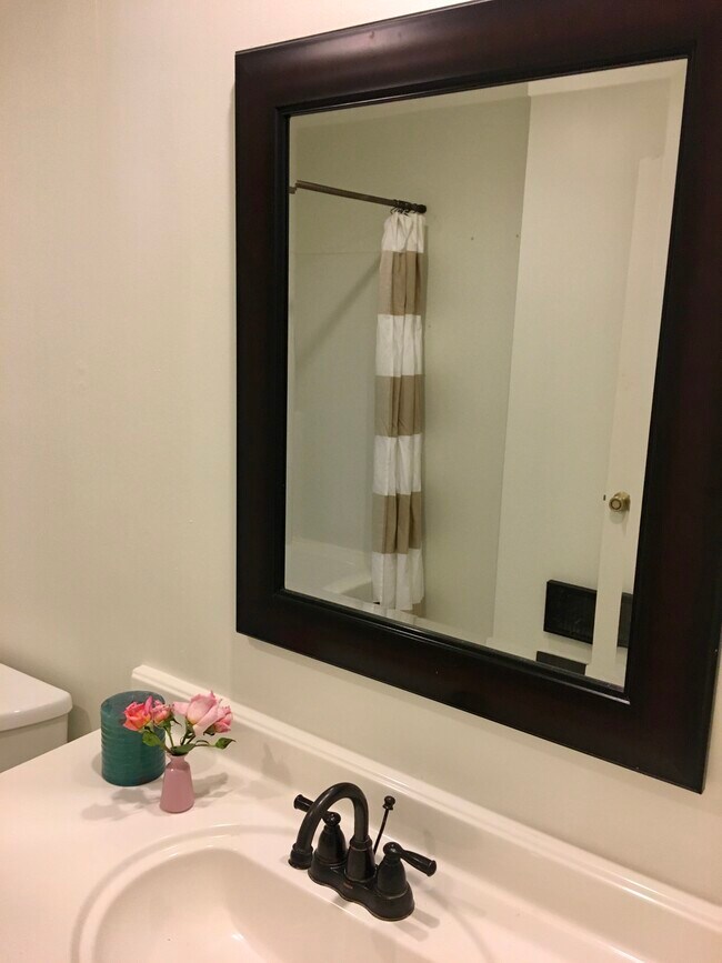 2nd full bath - 840 Cherry Ave NE