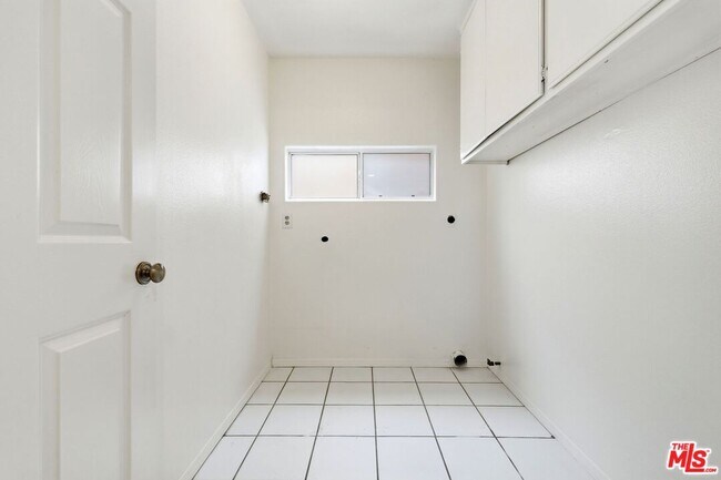 Building Photo - 25842 Browning Pl