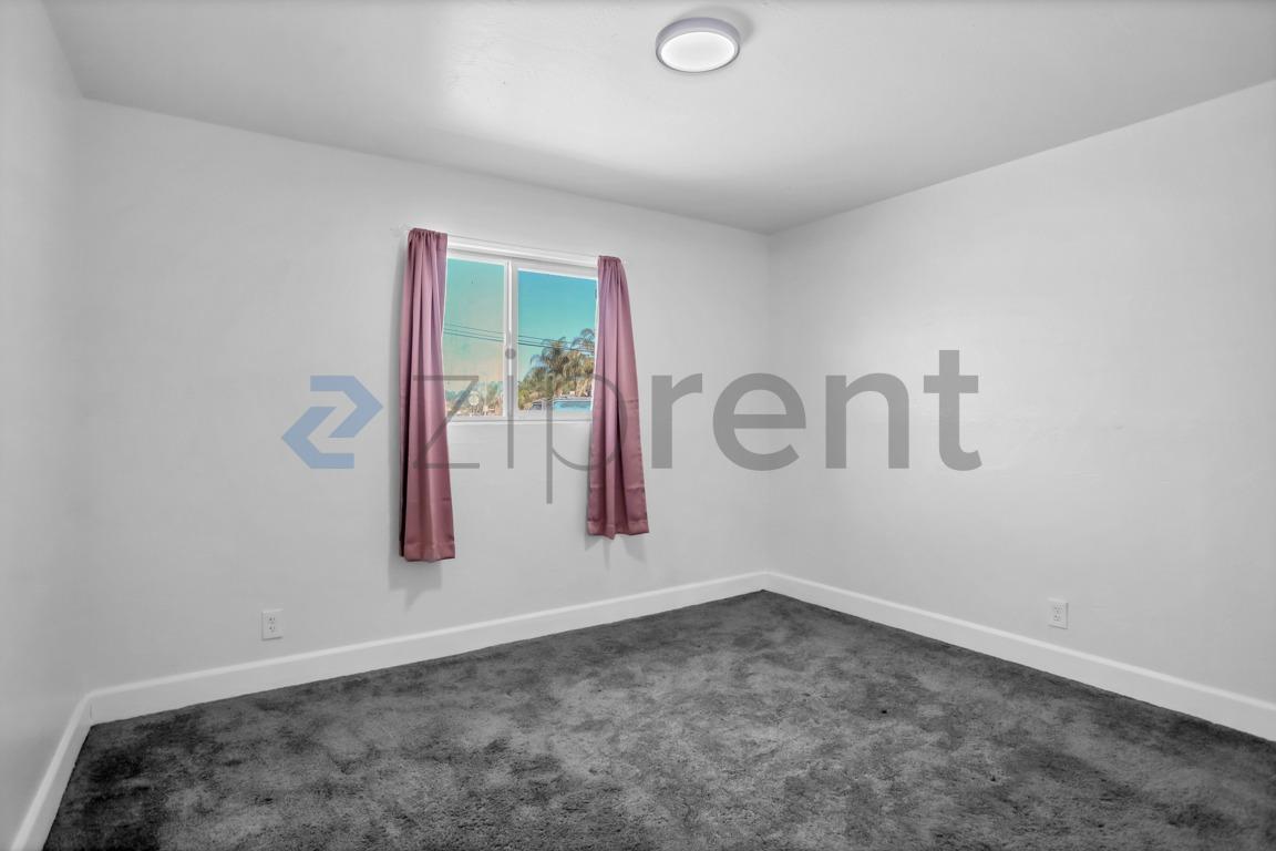 Building Photo - Unit