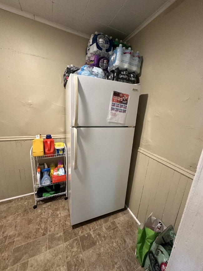 Building Photo - 5 Bed 2 Bath close to UWEC available June 1st! Has a new bathroom!