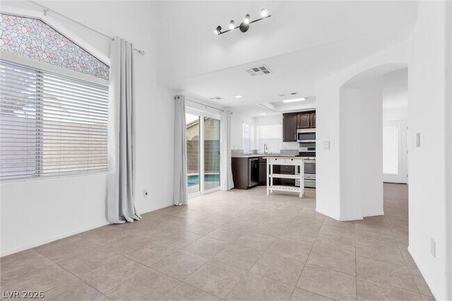 Building Photo - 7600 Beverly Hills Dr