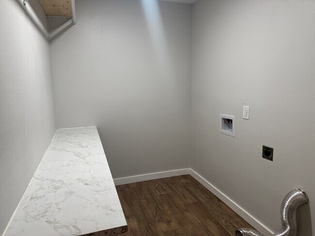 Building Photo - 2705 Cambridge St