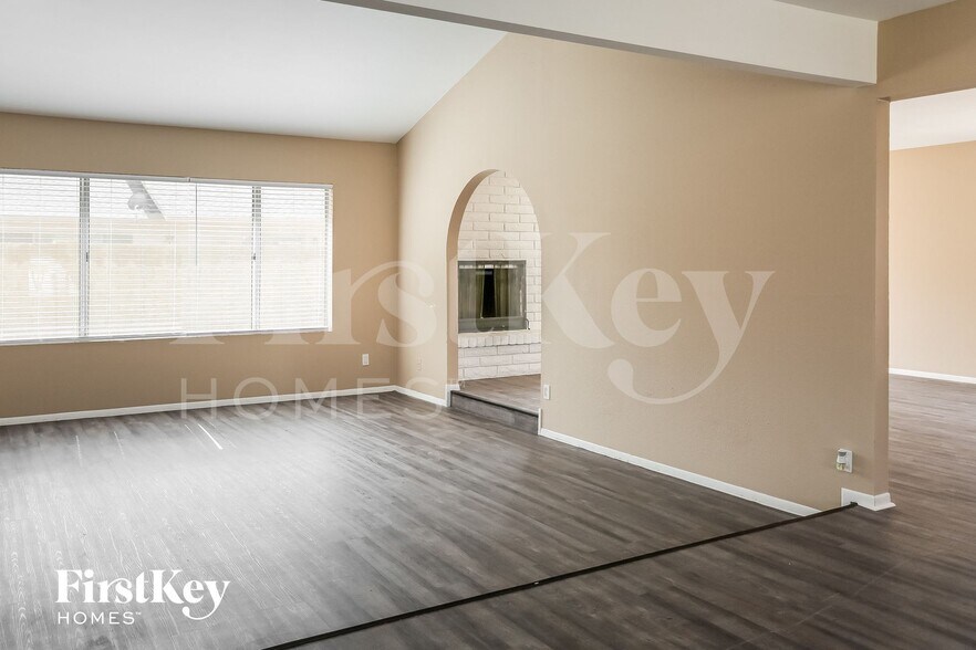 Building Photo - 5015 W Mercer Ln