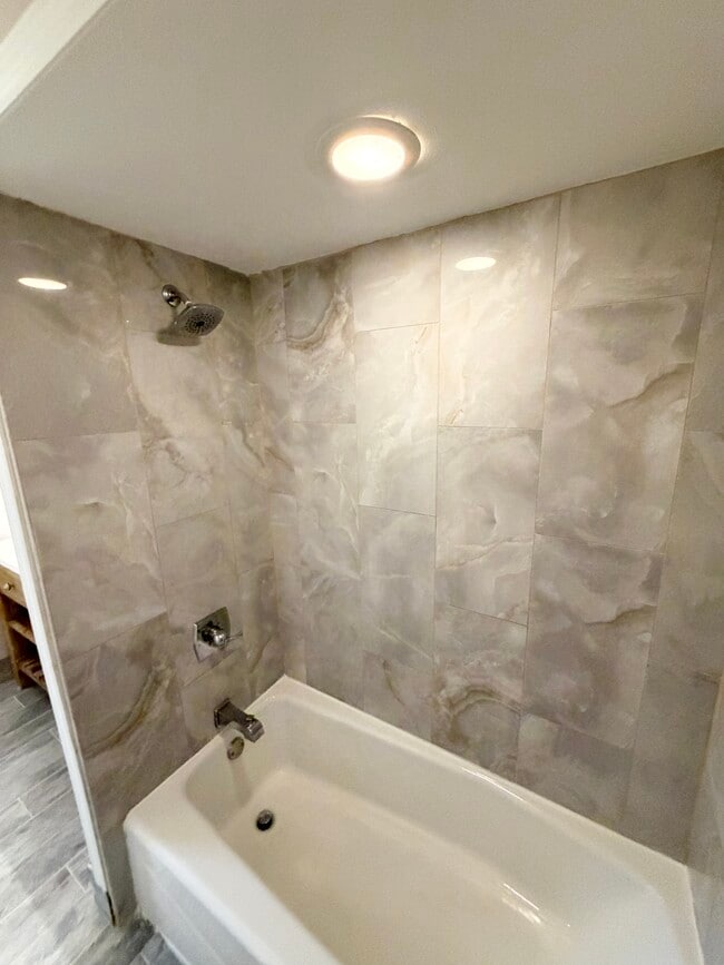 Building Photo - 64 Welling Ln