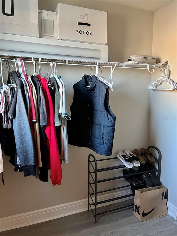 Building Photo - 5353 Royal Point Ave