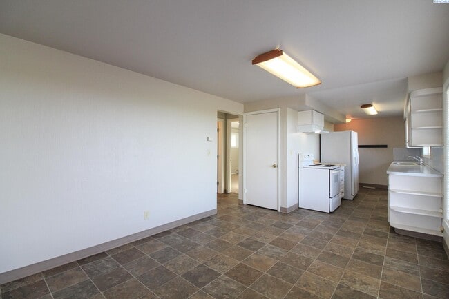 Building Photo - 2 Bed/1 Bath + an Office House in Rural Pasco