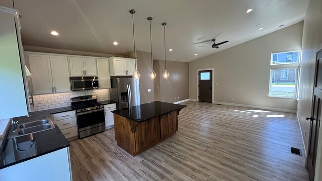 Building Photo - Senior Living Community (55+) - Built In 2...