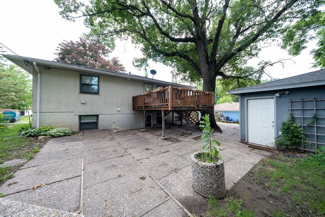 Building Photo - 2159 Beech St E
