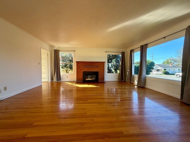 Building Photo - 3030 Park St