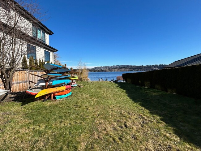 Building Photo - Mercer Island House