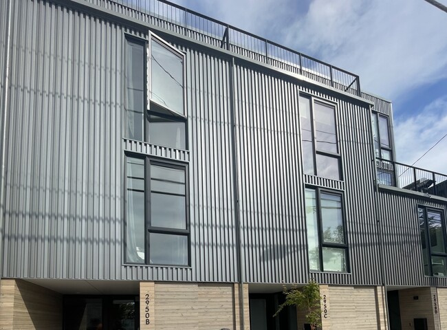 Building Photo - 2950 Fairview Ave E