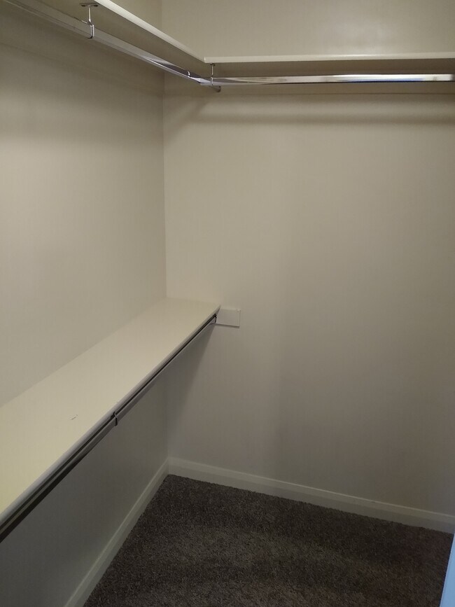 Building Photo - 340 1425 N St