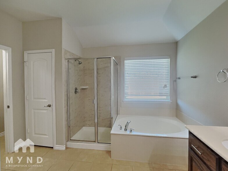 Building Photo - 1020 Hiddencreek Dr