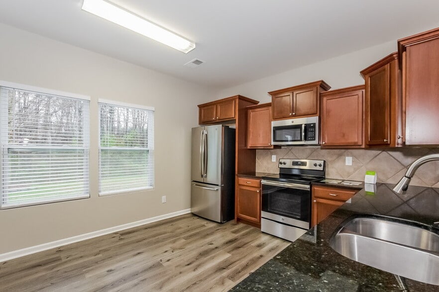 Building Photo - 4364 Stone Mountain Dr