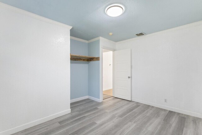 Building Photo - 4003 Sunrise Creek Dr