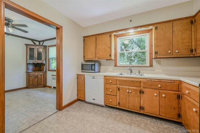 Building Photo - 33 Chestnut St