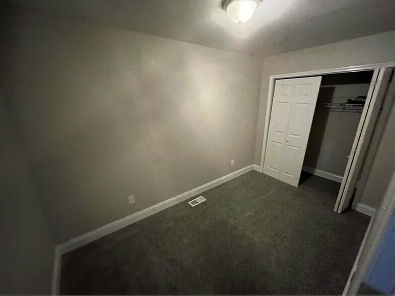 Building Photo - 345 Font Hill Ave