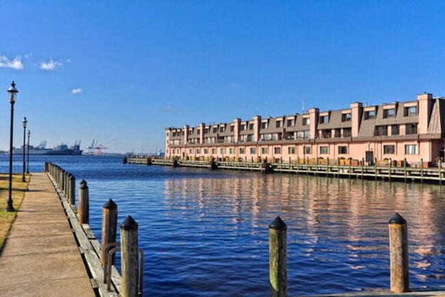 Building Photo - 558 Granby St