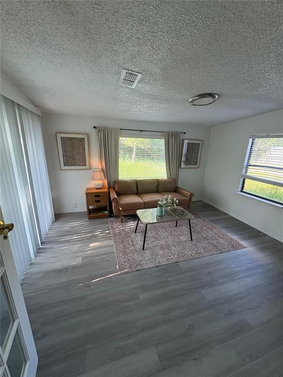 Building Photo - 988 Sweetbrier Dr