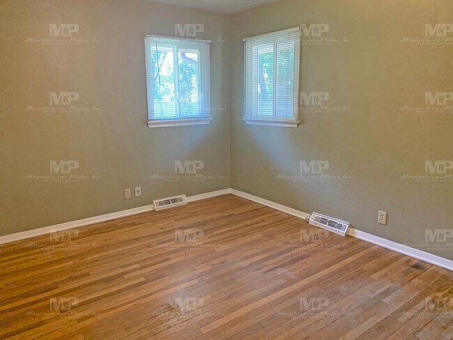 Building Photo - 1020 N Taft Hill Rd