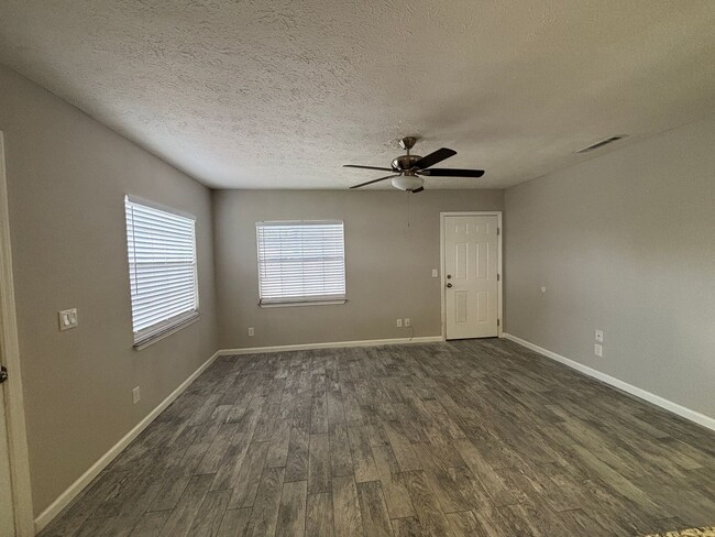 Building Photo - 1404 Clay Ave