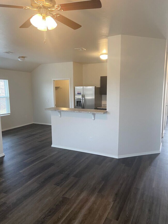 Building Photo - PRE-LEASING NOW — Comfortable 3-Bedroom | 2-Bath Home in Fox Hollow