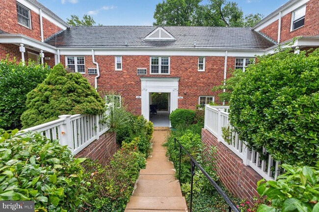 Building Photo - 1536 Mt Eagle Pl
