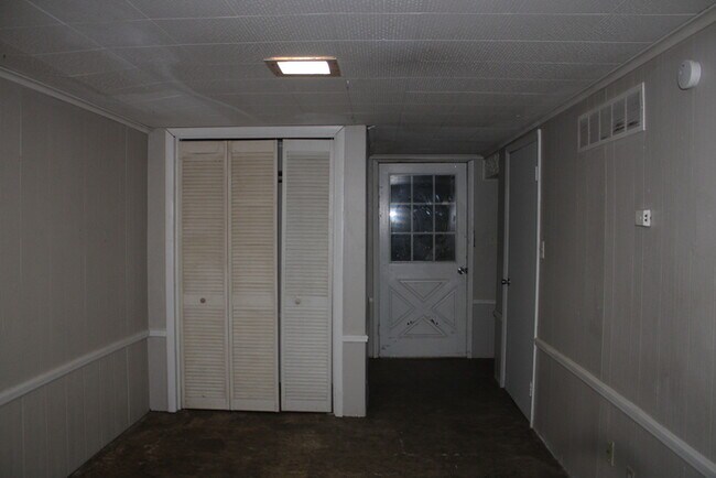 Building Photo - Single Family