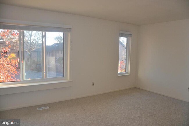 Building Photo - 112 Woodgate Ln