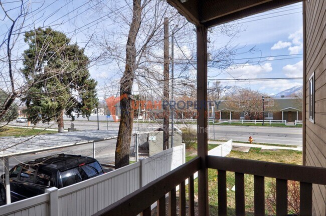 Building Photo - 887 Cedar Pine Ct