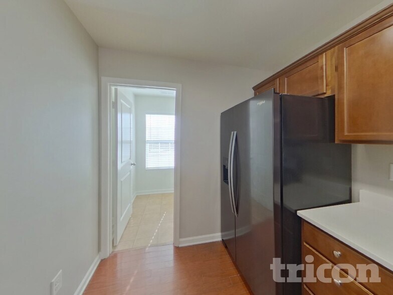 Building Photo - 9425 Macquarie Ln