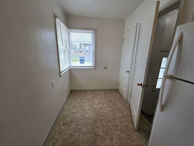 Building Photo - Spokane Valley Home Available Now!