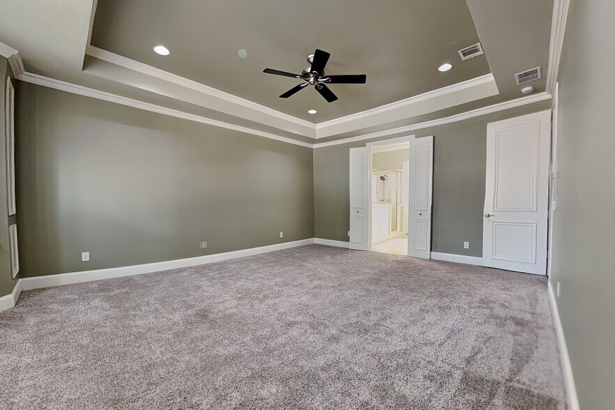Building Photo - 4020 Oakmeadow Dr