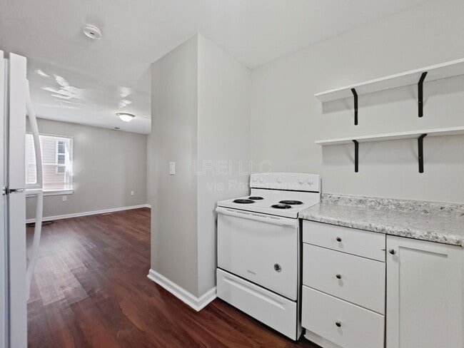 Building Photo - 2338 W Madison St