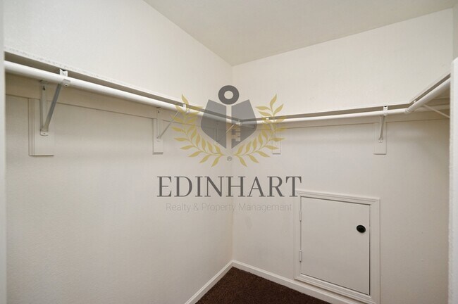 Building Photo - 2233 E Christopher Dr