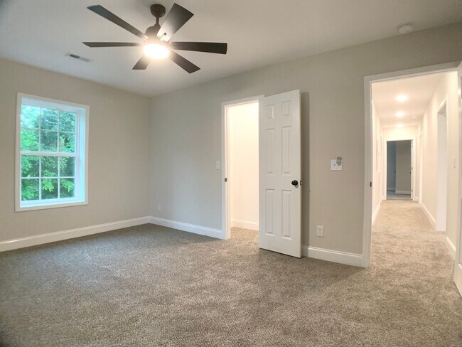 Building Photo - 917 Sinclair Dr