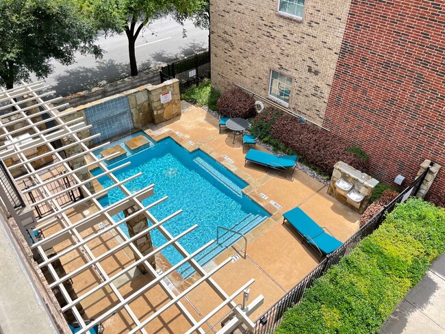 Building Photo - Westview Condo's