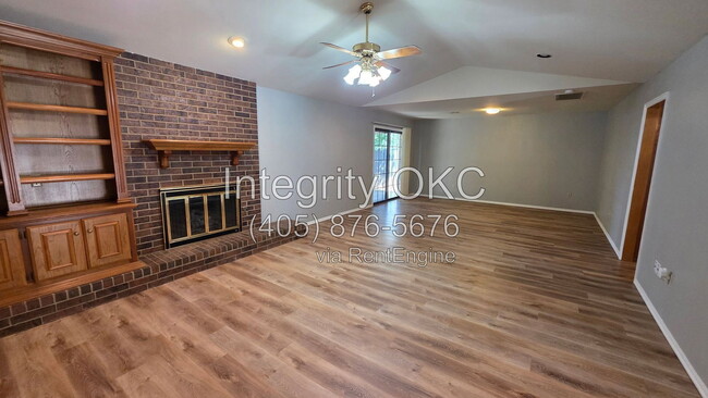 Building Photo - 1301 Newbury Dr