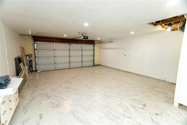 Building Photo - 7795 Oakwood Ave