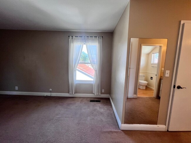 Building Photo - BRIGHT & SPACIOUS 3BD/2BA TOWNHOME IN PLEASANTON CA!!!