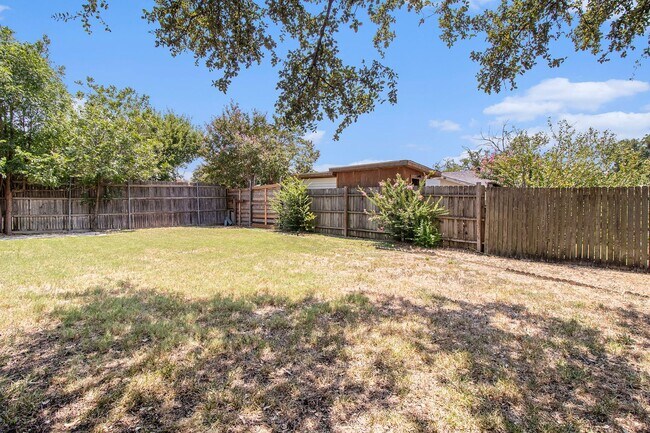 Building Photo - This charming home in Carrollton, Texas, i...