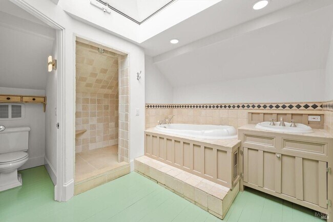 Building Photo - 1533 Allyn Ave