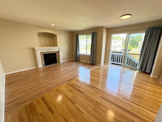 Building Photo - Spacious rambler 2 beds plus den