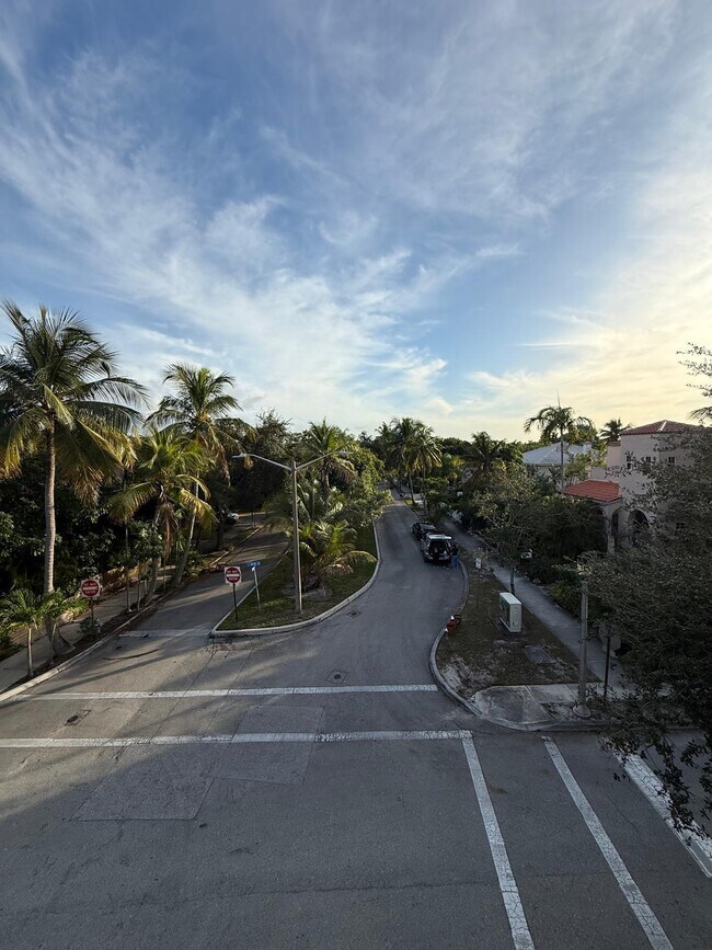 Building Photo - 603 N St