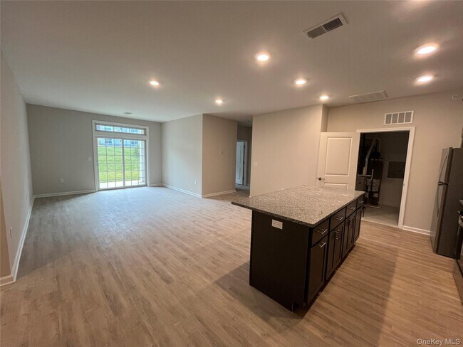 Building Photo - 214 Tower Ridge Cir