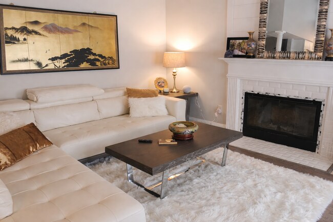 Building Photo - Private Sarasota Estate with Pool and In-Law Suite – 3,000 SF of Flexible Living