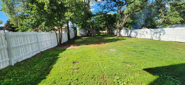 Building Photo - 304 Wilshire Dr